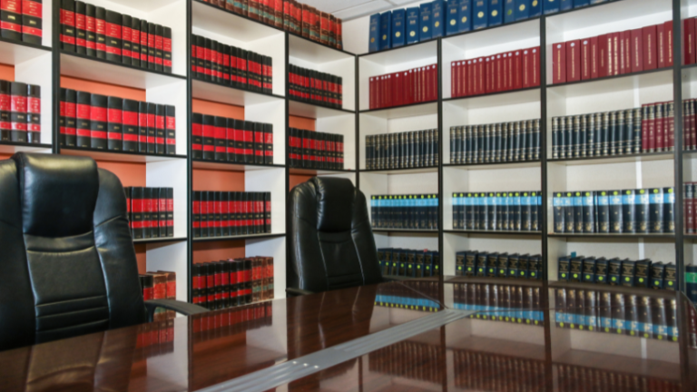 O que mudou na nova lei de licitações? Veja o que impacta seus negócios A nova lei de licitações trouxe regras que impactam negócios de todos os tamanhos, aponta David do Prado.